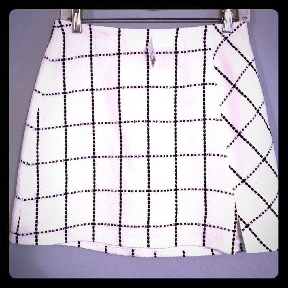 Business black and white skirt
